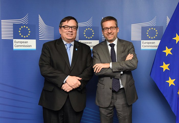 Der ESO-Generaldirektor trifft den EU-Kommissar für Forschung, Wissenschaft und Innovation