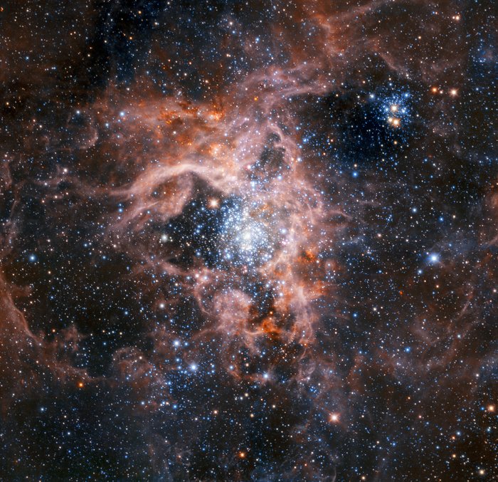 La zona de la Nebulosa de la Tarántula captada por HAWK-I con la instalación de óptica adaptativa