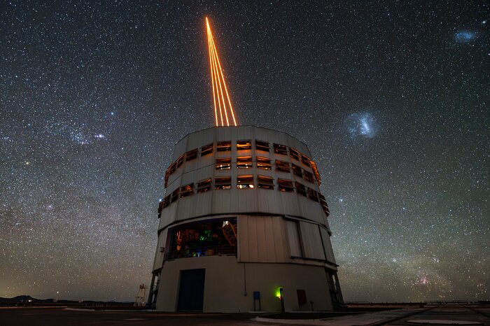 VLT:n laserit ja Atacaman autiomaan upea pimeä taivas