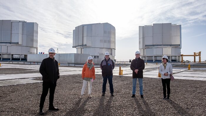 Grupo de embajadores de la UE visita Paranal
