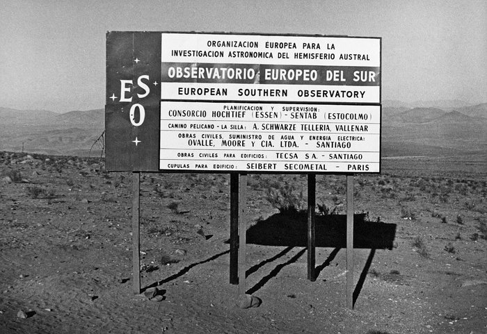 En ESO-skylt vid tillfartsvägen till La Silla