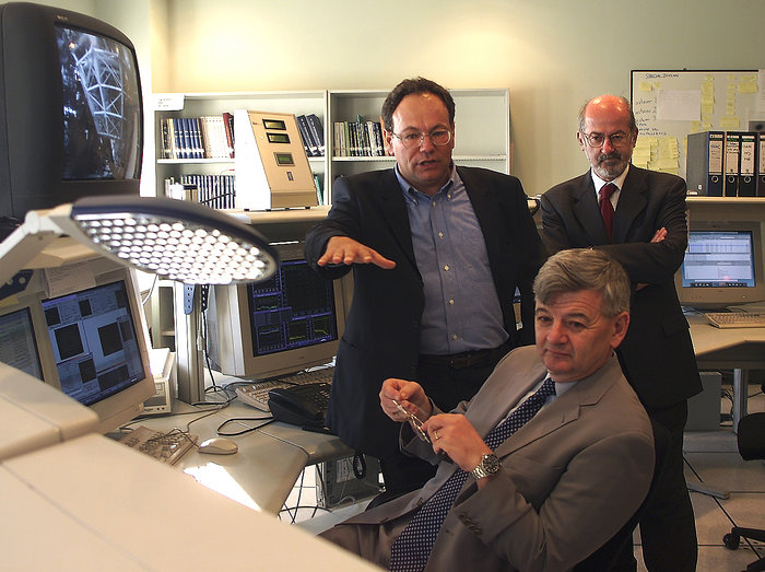 Minister Fischer at the ANTU Control Console