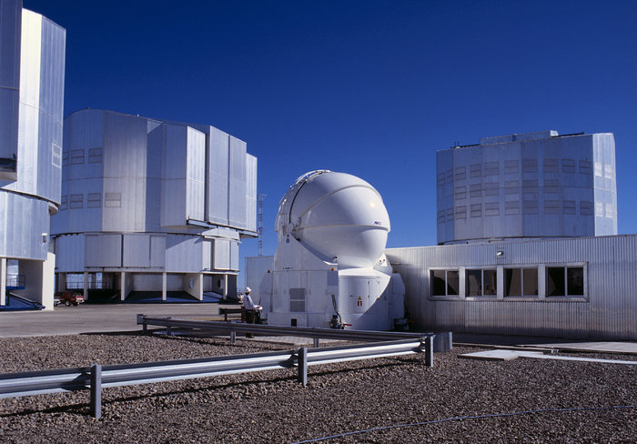 The AT1 and the domes of the 8.2-m Unit Telescopes
