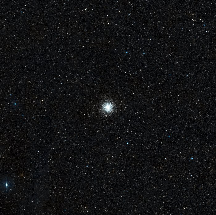 Imagen de amplio campo del cielo que rodea al cúmulo globular Messier 55