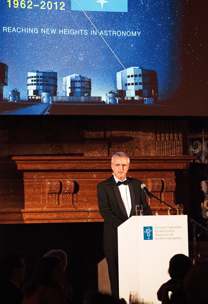 Tim de Zeeuw hovoří na slavnostním galavečeru u příležitosti 50 let ESO