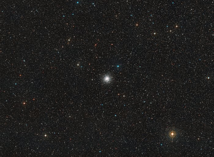 Het hemelgebied rond de bolvormige sterrenhoop NGC 6362