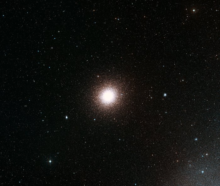 Het hemelgebied rond de bolvormige sterrenhoop 47 Tucanae