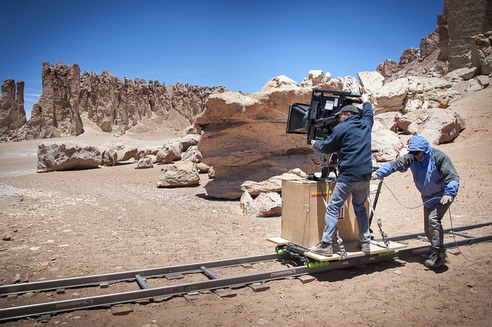 Il Direttore della Fotografia per il filmato IMAX® 3D Universo Nascosto, Malcolm Ludgate, durante le riprese