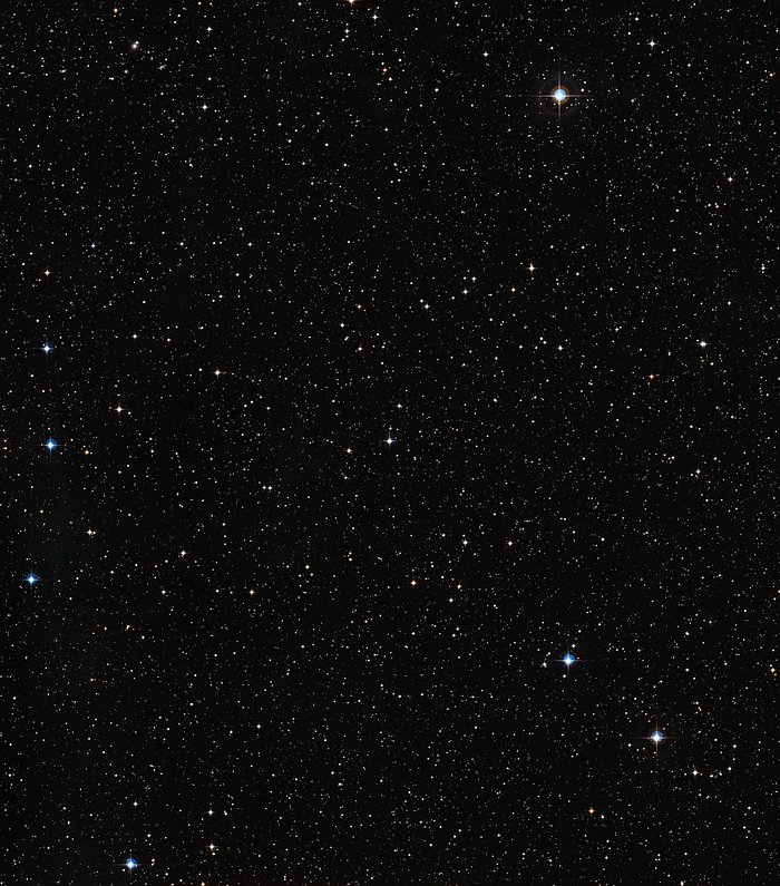 Vidvinkelbild av området omkring stjärnan HIP 102152, som liknar solen