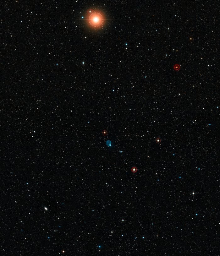 Imagem de grande angular do céu em torno de Abell 33