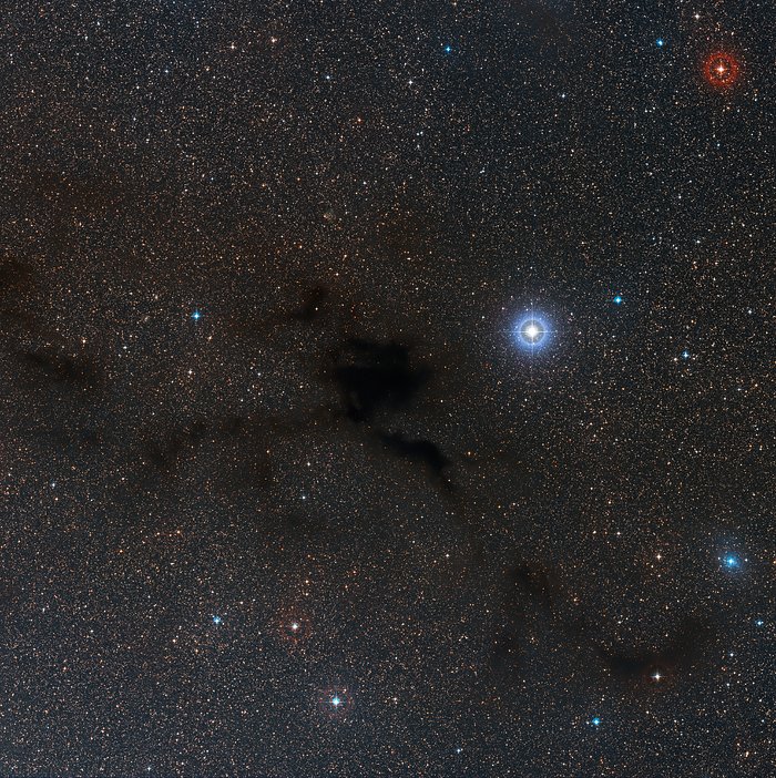 Overzichtsfoto van het hemelgebied rond de donkere wolk Lupus 4