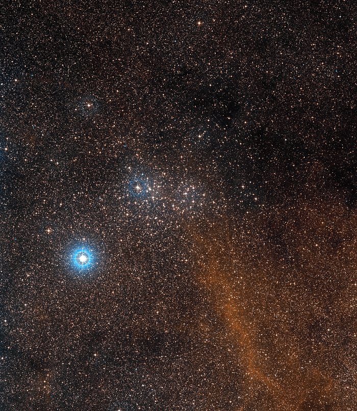 Visión de amplio campo del cielo que rodea al brillante cúmulo estelar NGC 3532 