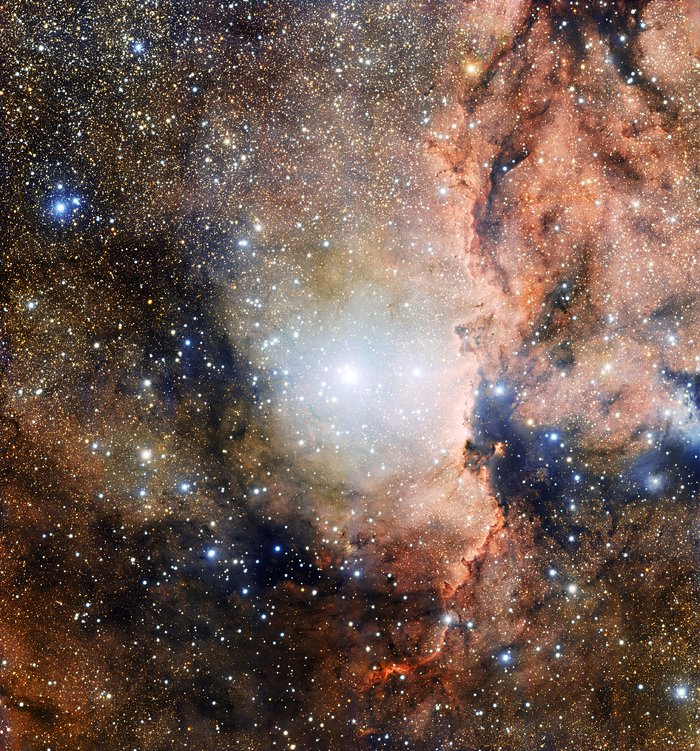 O enxame estelar NGC 6193 e a nebulosa NGC 6188