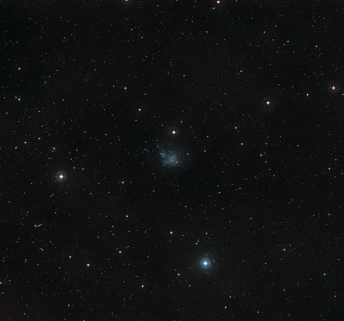 O céu em torno da galáxia anã IC 1613