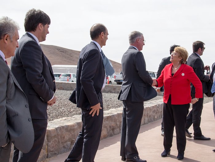 Chiles president Michelle Bachelet anländer till ceremonin för första stenen till ELT