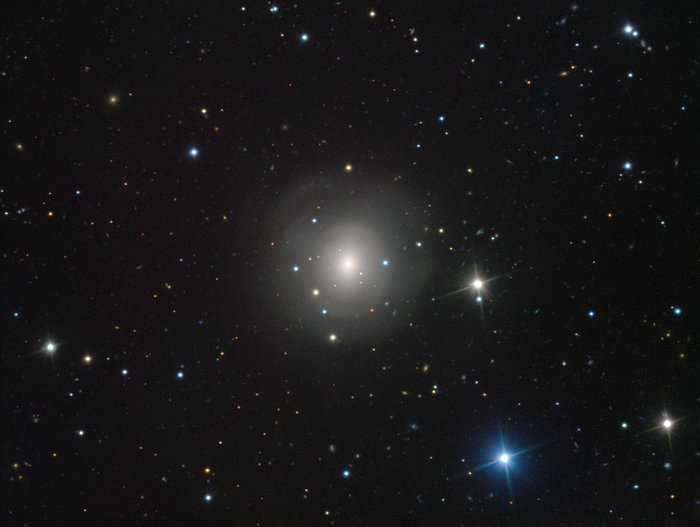 VIMOS-bild av galaxen NGC 4993 med ljus från sammansmältande neutronstjärnor