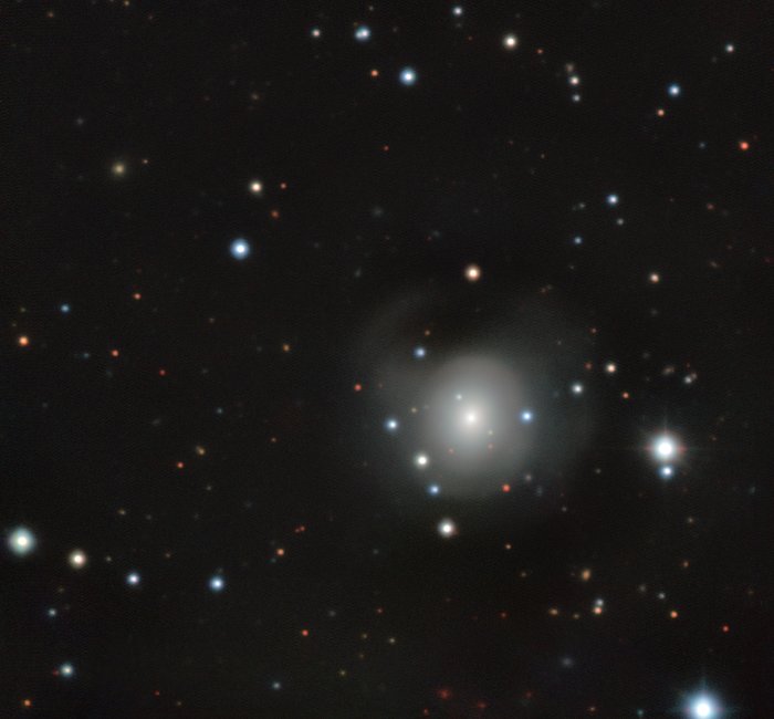 Snímek kilonovy NGC 4993 získaný přístrojem GROND