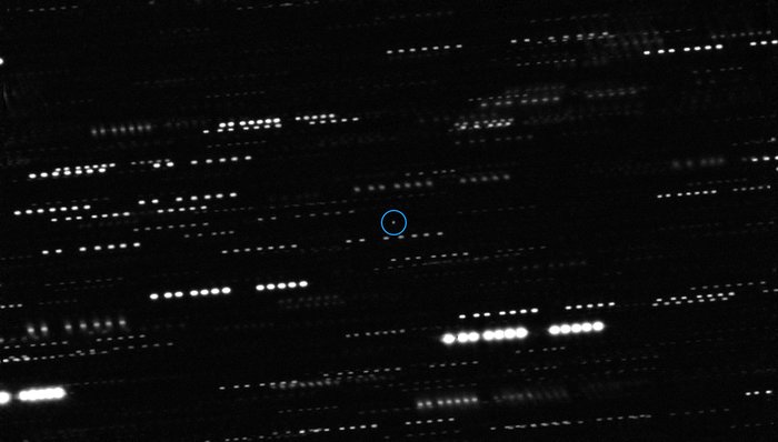 Combined deep image of `Oumuamua from the VLT and other telescopes (annotated)