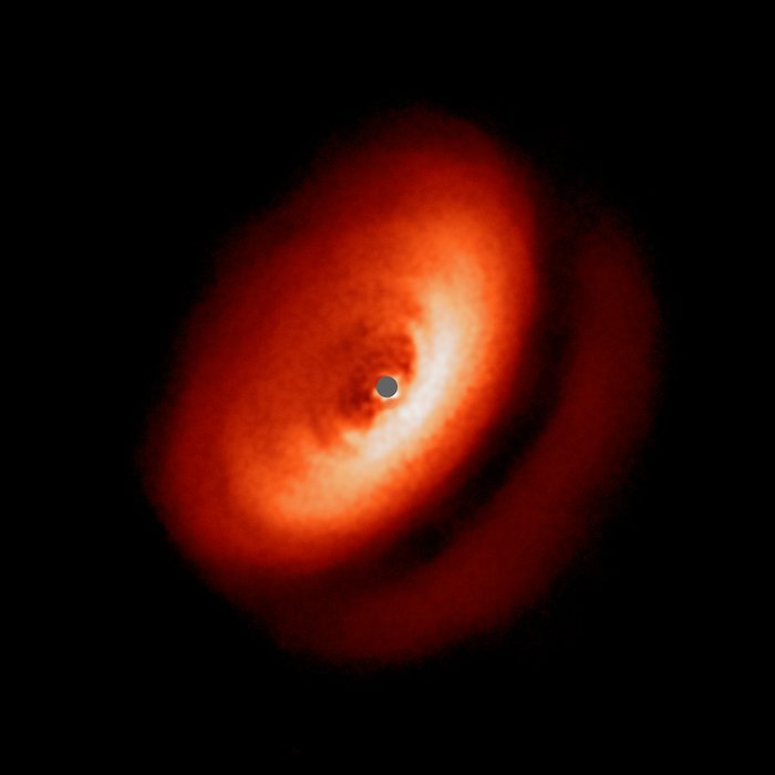 SPHERE – snímek prachového disku kolem hvězdy IM Lupi