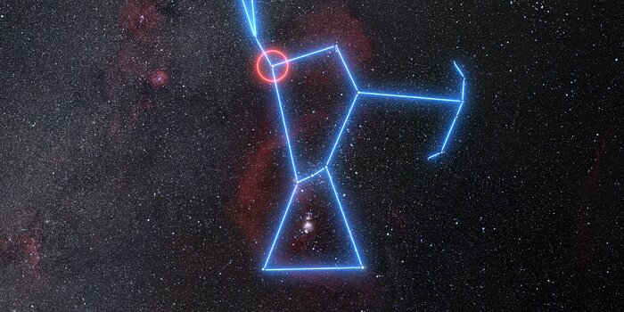 Širokoúhlý záběr oblohy se souhvězdím Orion a hvězdou Betelgeuse