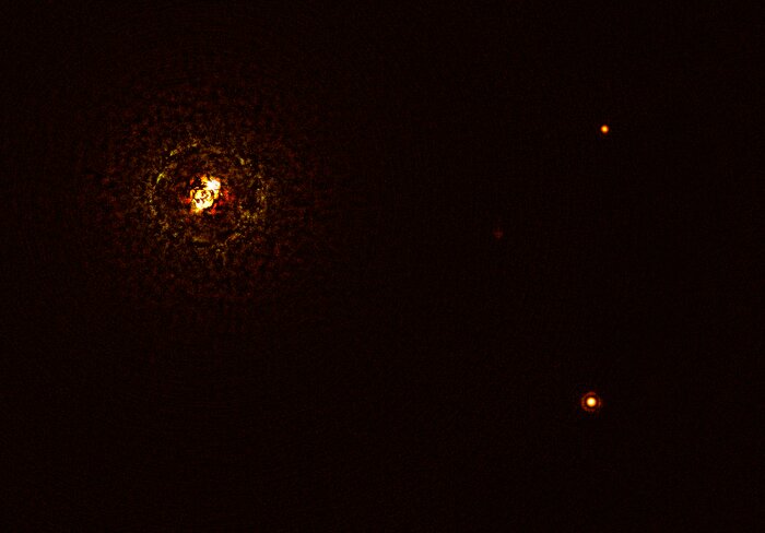 Zdjęcie najbardziej masywnego jak dotąd układu podwójnego gwiazd z planetą