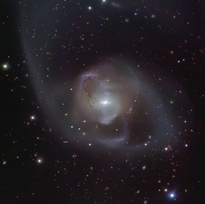 De spectaculaire dans van NGC 7727, zoals gezien door de VLT