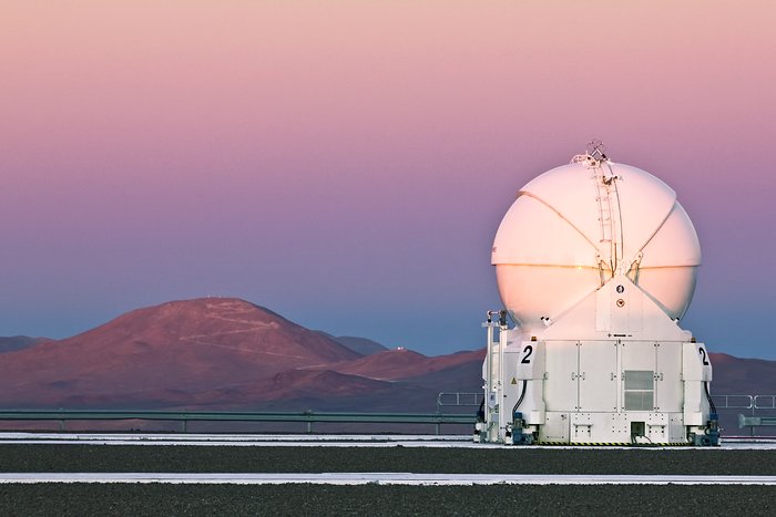 Un Telescopio Auxiliar del VLT y Cerro Armazones