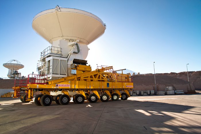 Een ALMA-antenne op transport