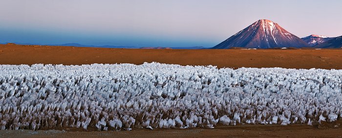 O cónico e icónico Licancabur de guarda ao Chajnantor