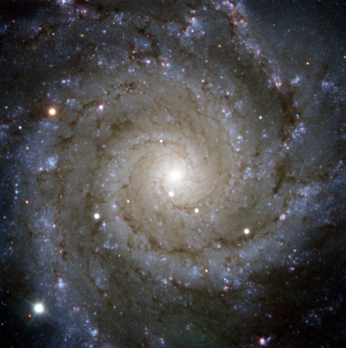 PESSTO erwischt eine Supernova in Messier 74