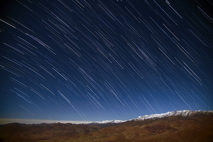 Rastros de estrelas no deserto