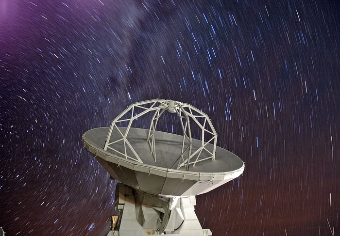 Nad dalekohledem ALMA prší hvězdy