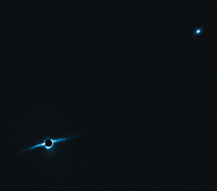 Il cacciatore di pianeti SPHERE riprende per la prima volta un’immagine di un sistema planetario con disco attorno ad una stella doppia 