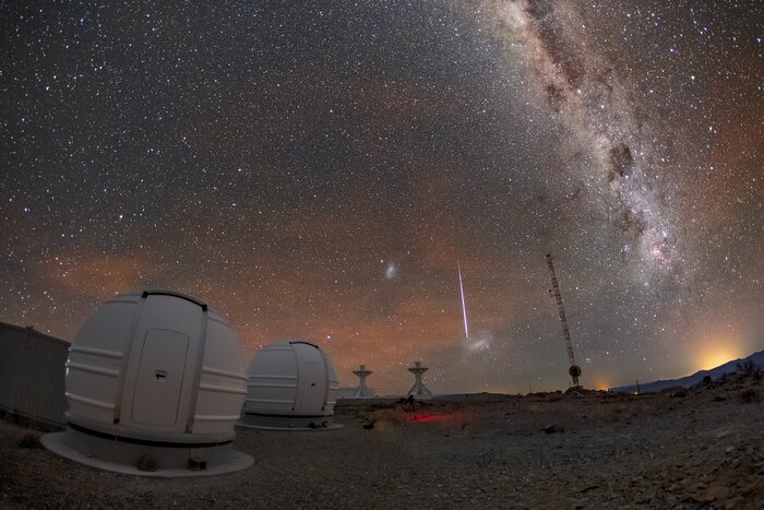 Shooting Star over ESO Telescopes