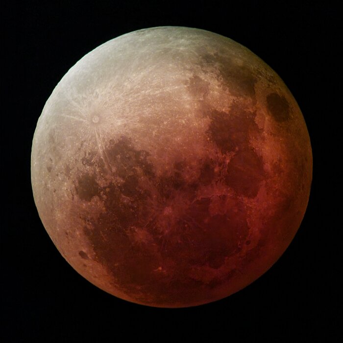 Full Moon turns red
