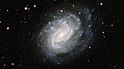 Zoom na direção da galáxia espiral NGC 1187 