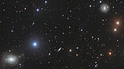 Panorama over NGC 5018 og dens nabolag