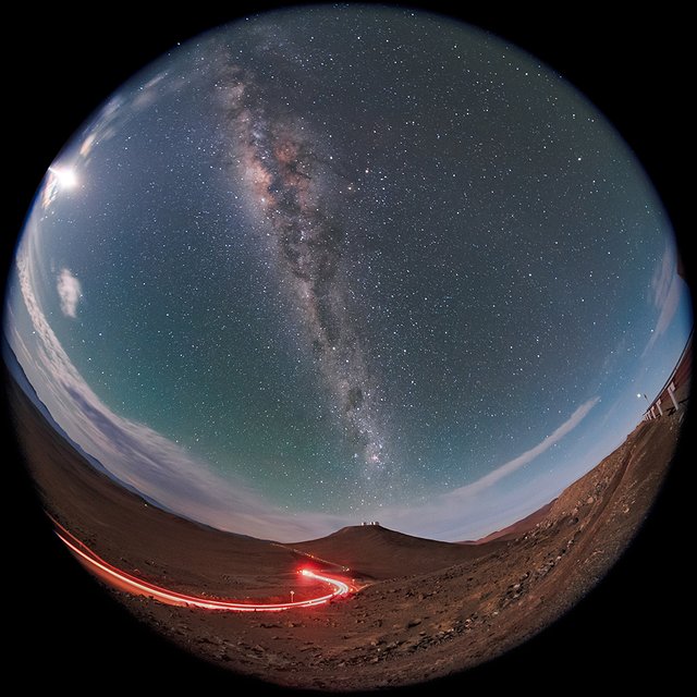 Moonrise over the VLT