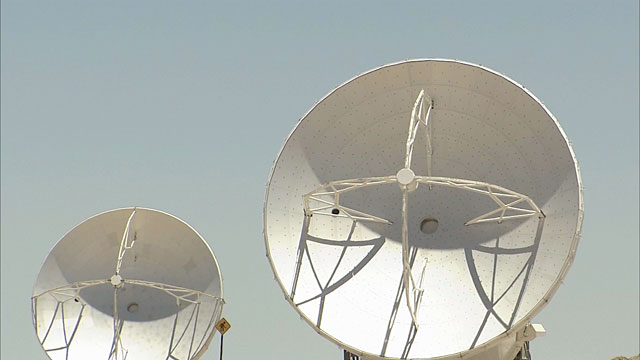 Two moving antennas