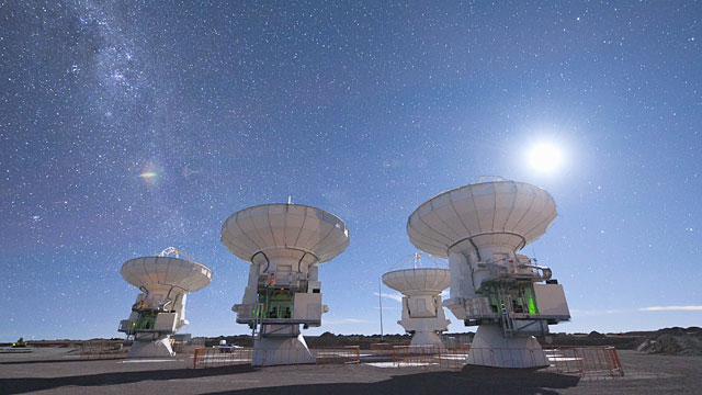 Four ALMA antennas on the Chajnantor plateau