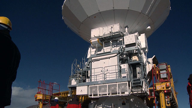 Una antena ALMA llega hasta el Llano de Chajnantor por primera vez