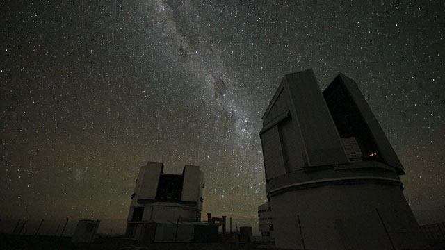 Secuencia timelapse de la cúpula del VST de noche