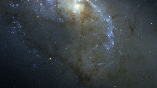 Paneo a través de las galaxias de las Antenas observadas con ALMA y Hubble (fundido)
