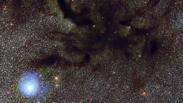 Panorering hen over den mørke tåge Barnard 59