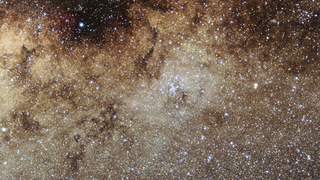 Zoom sur l'amas d'étoiles Messier 7 