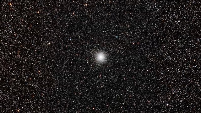 Acercándonos al cúmulo globular de estrellas Messier 54 