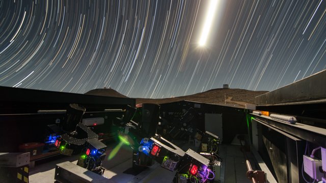 L'enceinte du réseau de télescopes de nouvelle génération dédié à la recherche de transits (NGTS) à Paranal