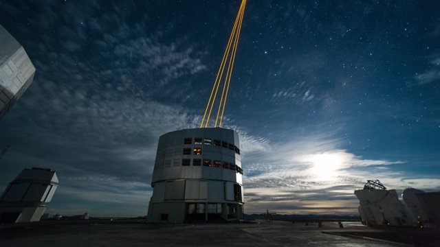 Yepun's lasers ignore the clouds