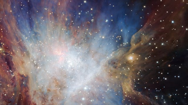 Carrellata attraverso una immagine infrarossa profonda della Nebulosa di Orione.