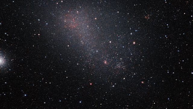 Uno sguardo da vicino con VISTA alla Piccola Nube di Magellano